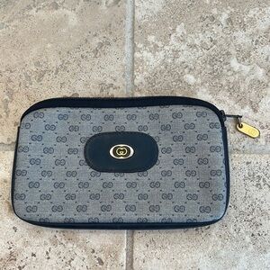 Gucci vintage makeup case. In good condition. Zipper works. 7x4 inches